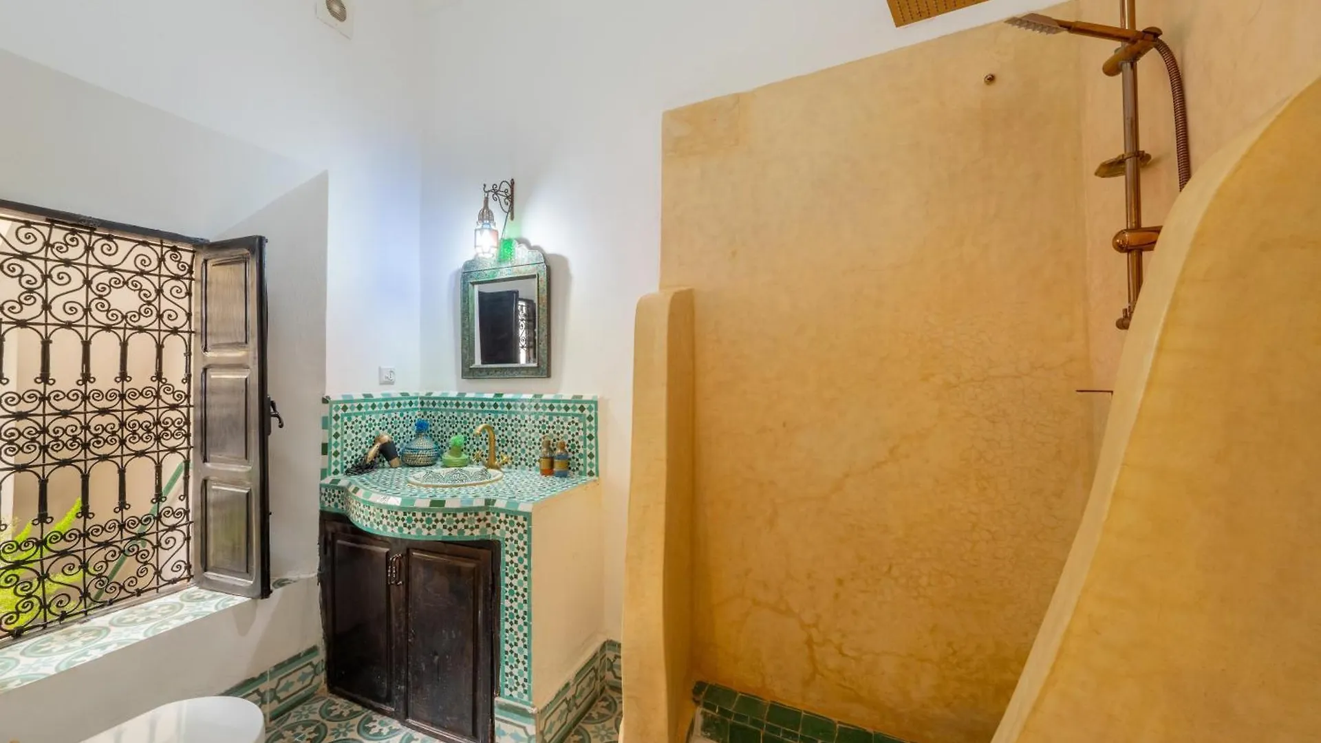 Riad Sharqi Luminous A Sunny In Marrakech Old Town Marrakesh Marruecos